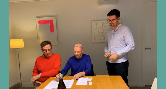Paul Cohen tekent boekcontract bij Hollands Diep