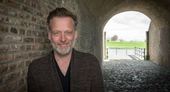 Erik Jan Harmens start podcast 'Onverdoofd' bij Trouw